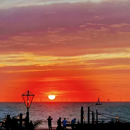 Bluebeach Scheveningen ゲストハウス 3*