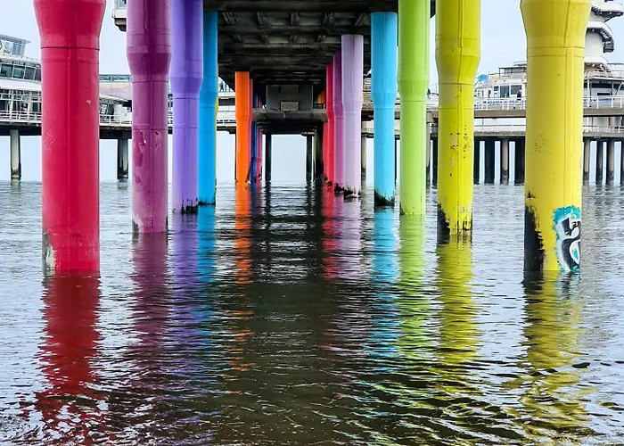 Bluebeach Scheveningen בית הארחה האג