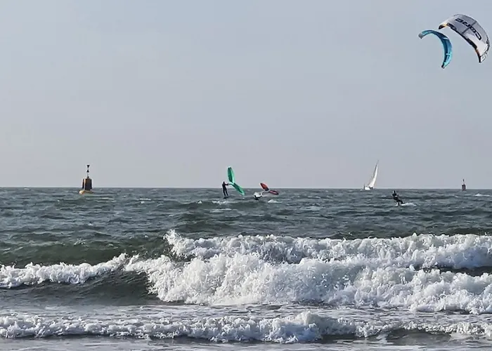 招待所 Bluebeach Scheveningen 3*