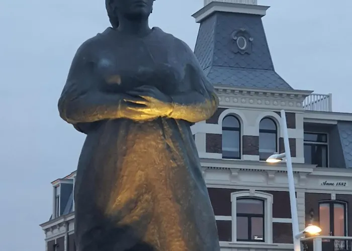 Bluebeach Scheveningen بيت ضيافة