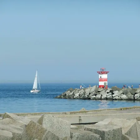 Bluebeach Scheveningen بيت ضيافة 3*